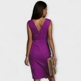 Desi - V-kivágású ruha és hasíték