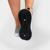 Sportcipők könnyű anyagból és rugalmas talppal