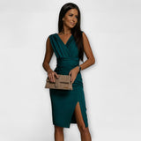 Desi - V-kivágású ruha és hasíték