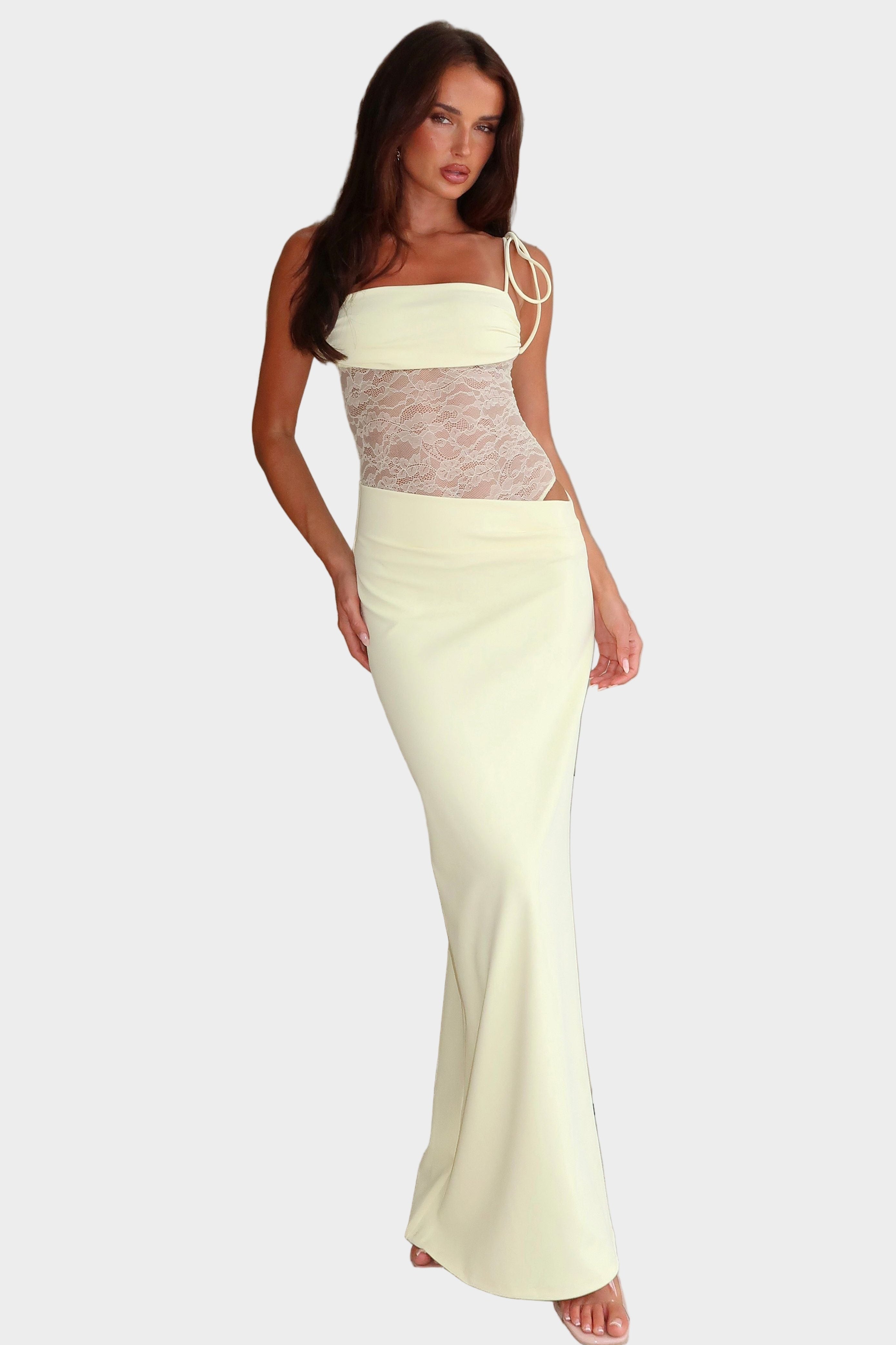 Maxi Ruha Szabad Kivágással és Finom Eleganciával