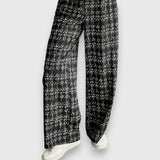 Két részes szett V-nyakú felsővel és megfelelő nadrággal