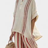 Lenyűgöző, piros csíkos, természetes textúrájú, két részes Daisy öltöny